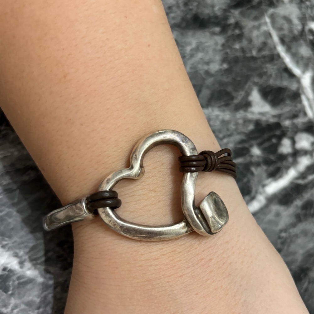 UNO DE 50 LEATHER WEAVE HEART BRACELET
